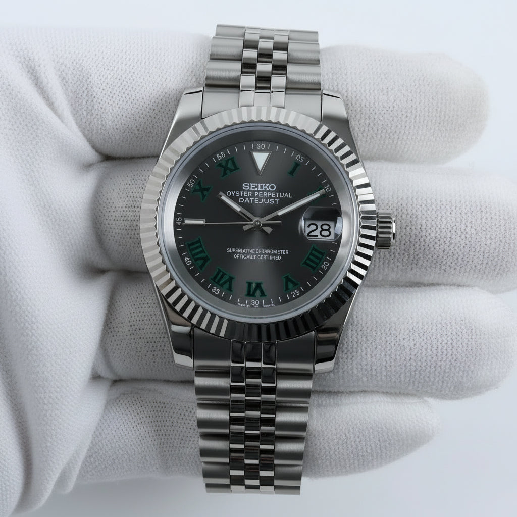 Seiko Mod Datejust Wimbledon con esfera gris y detalles verdes, caja de acero 316L y brazalete tipo Jubilee.